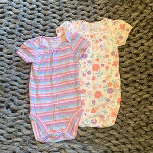 2 short sleeved onesie bundle